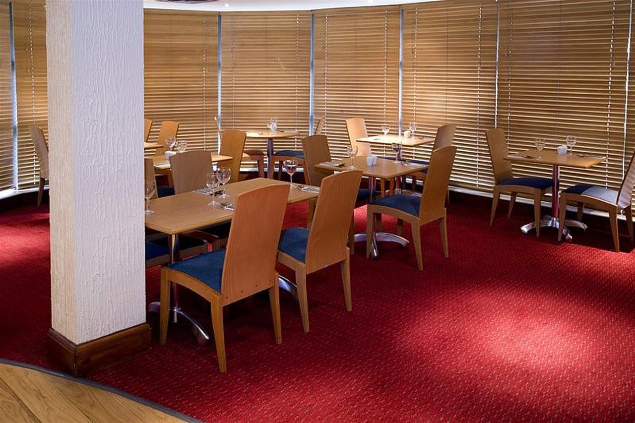 Premier Inn London Kew Bridge Bagian luar foto