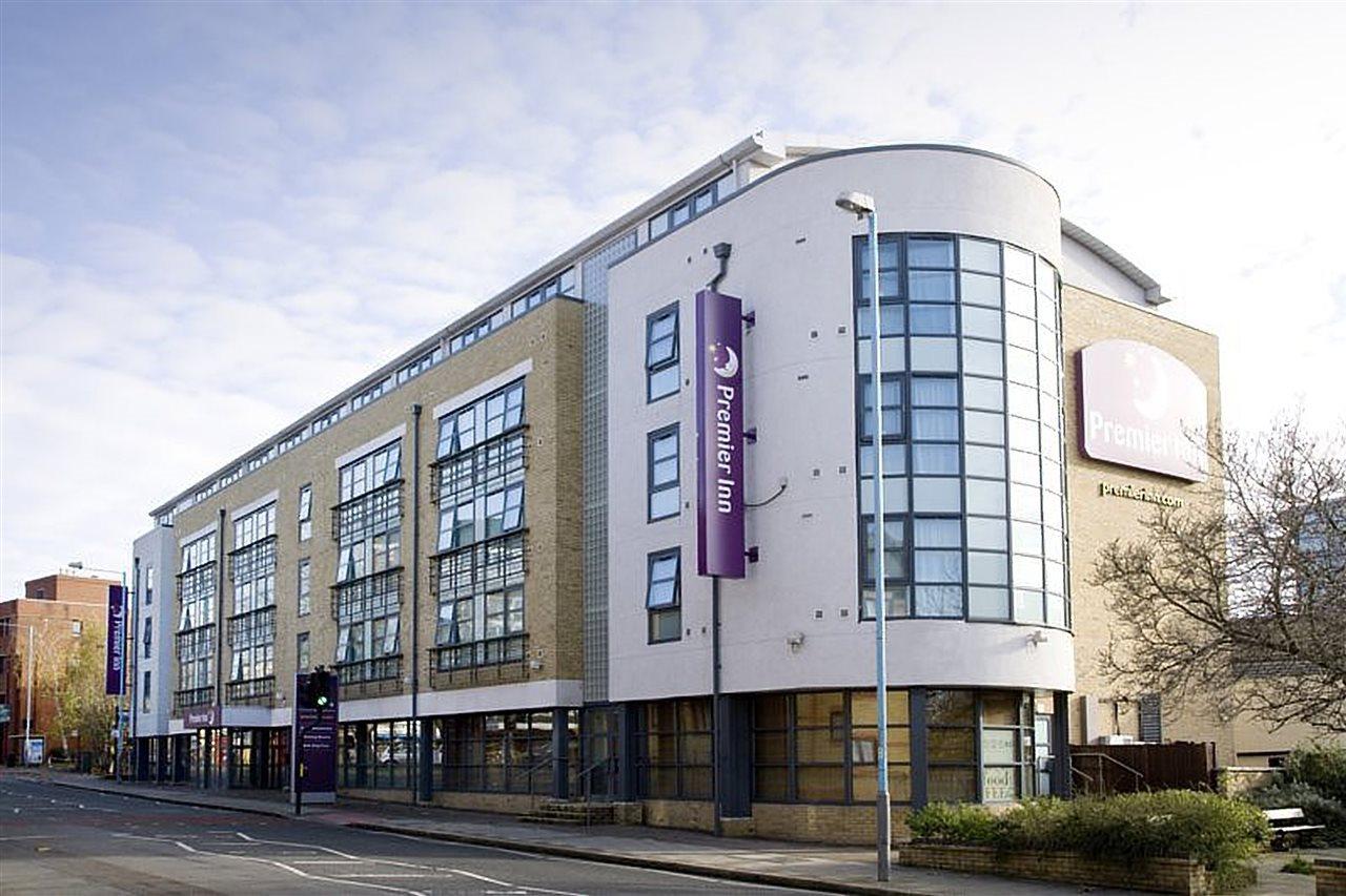 Premier Inn London Kew Bridge Bagian luar foto