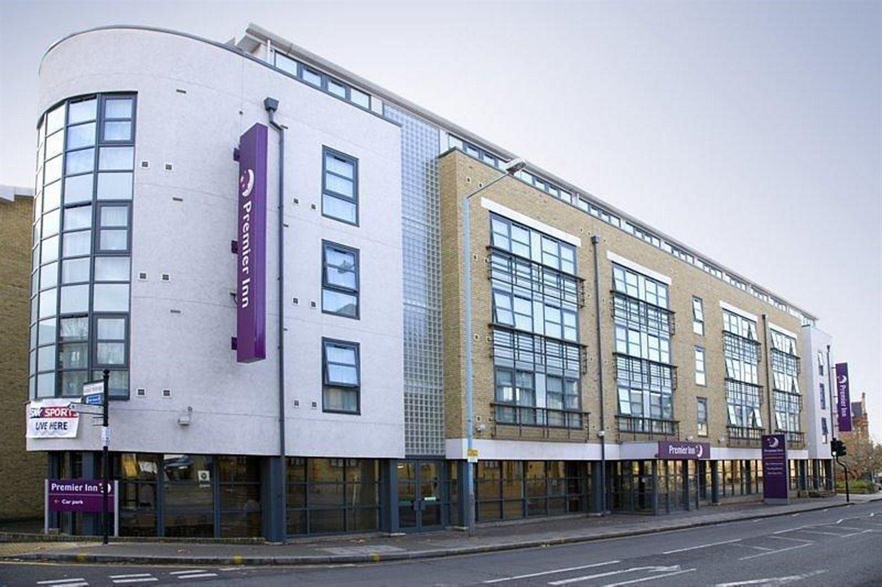 Premier Inn London Kew Bridge Bagian luar foto